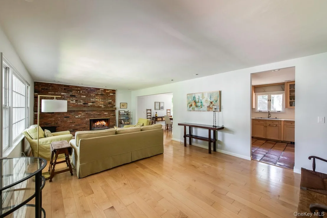 Photo of 44 Pleasant Ridge Drive