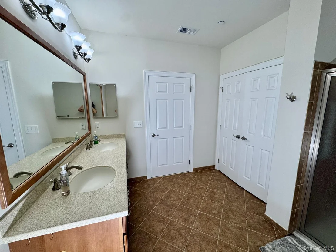 Photo of 622 Regency Drive