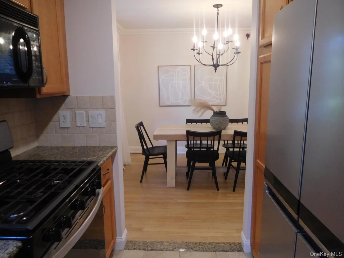 Photo of Unit A at 80 Oregon Avenue