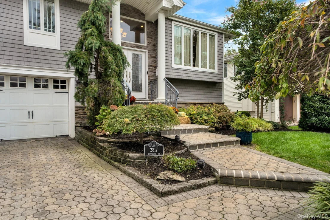 Photo of 2817 Riverside Drive