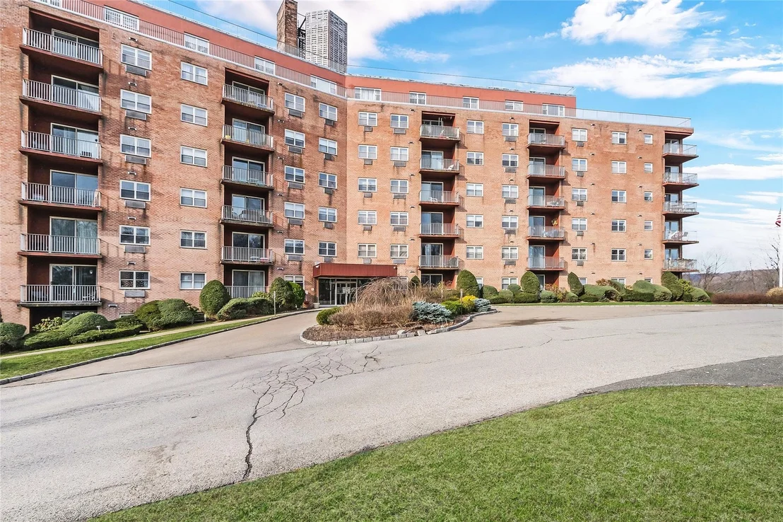 Photo of Unit 4S at 1 Lakeview Drive
