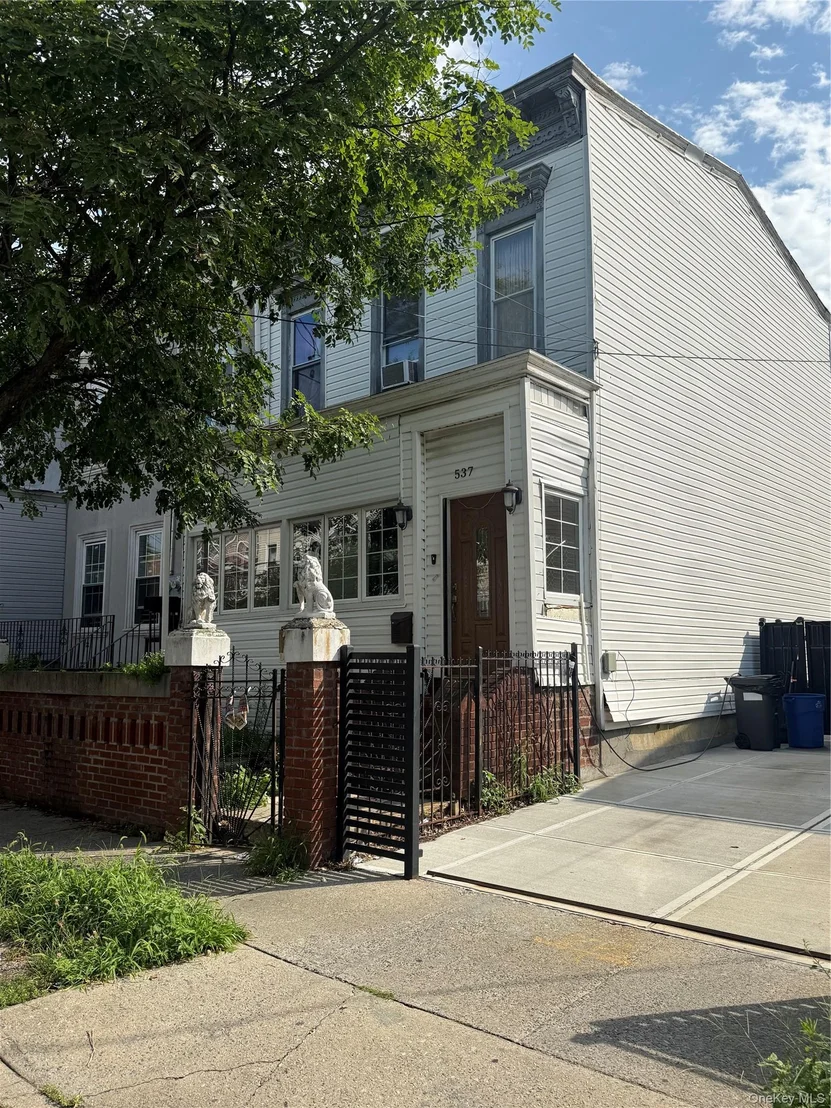 Photo of 537 Jerome Street