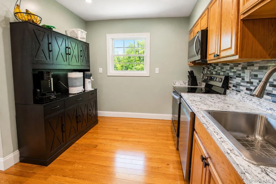 Photo of 15 Colonial Avenue