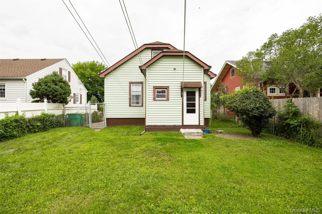 Photo of 42 Oak Street