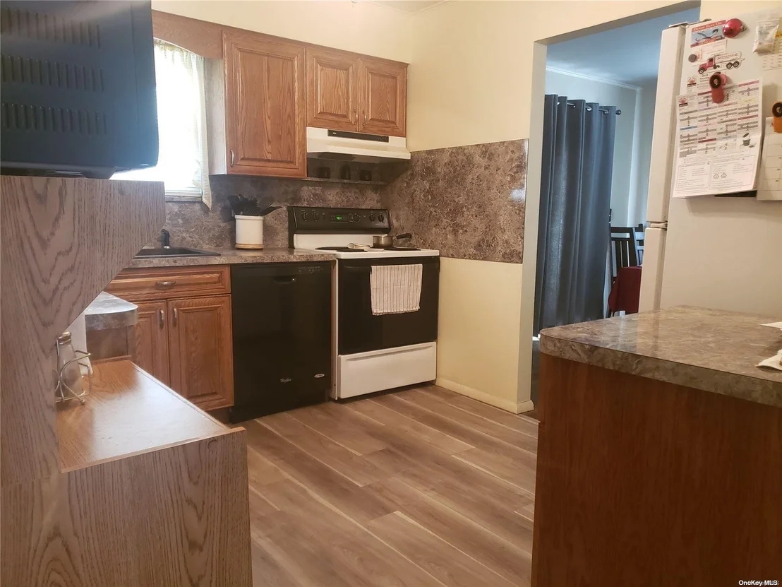 Photo of 90 River Road