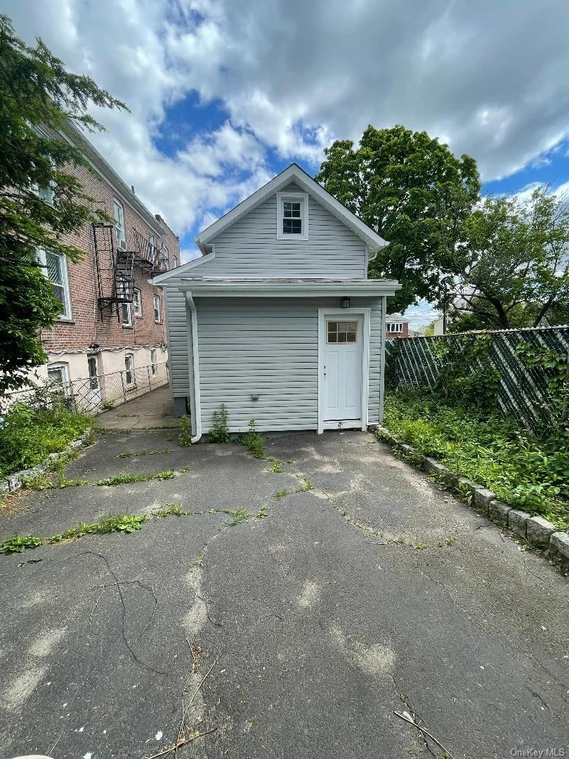 Photo of 839 Clarence Avenue