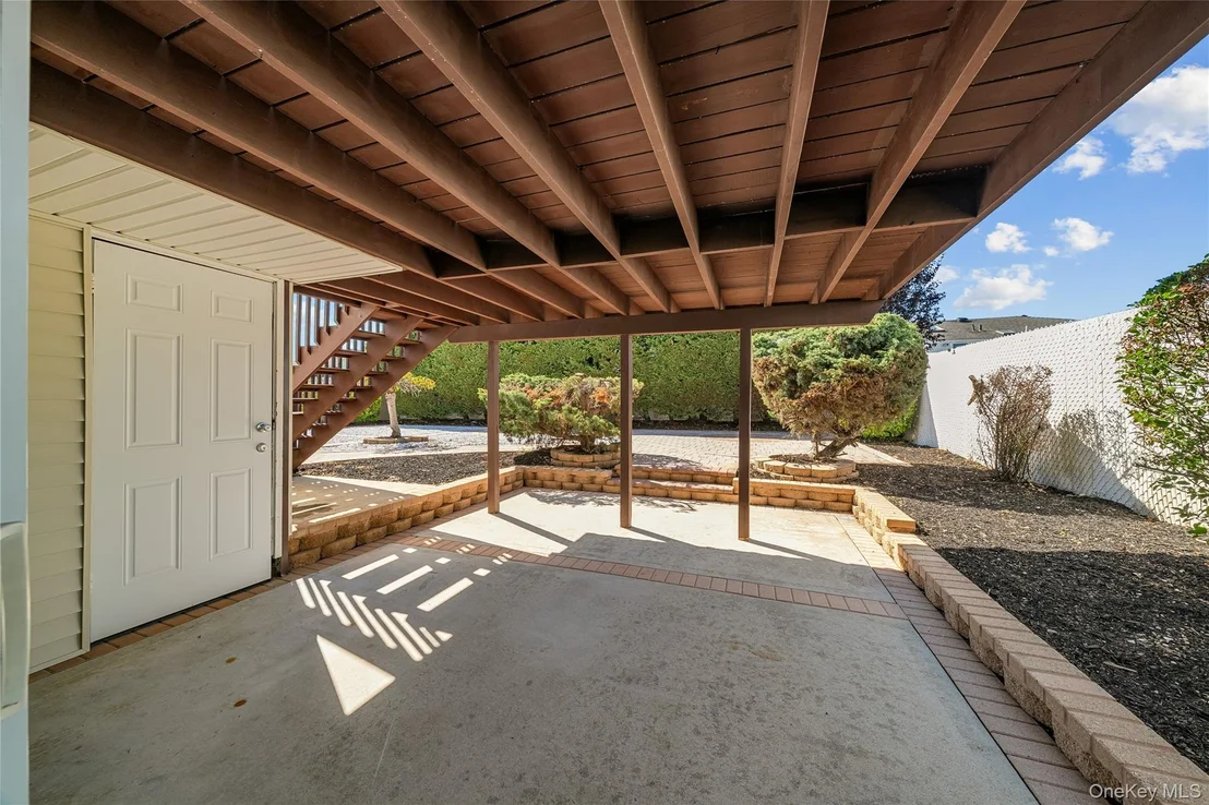 Photo of 3260 Shore Road