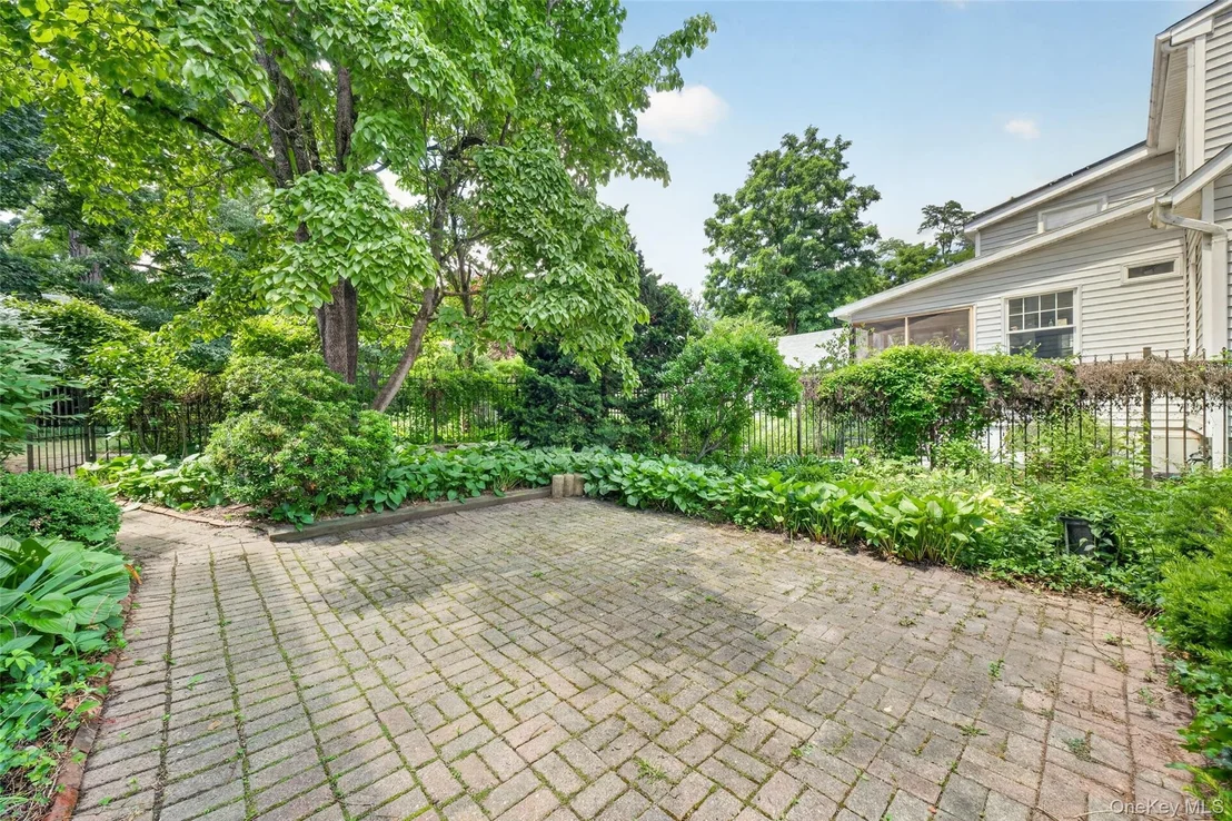 Photo of 9 Teller Avenue