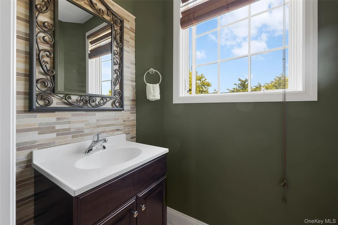 Photo of 65 W Bayberry Road