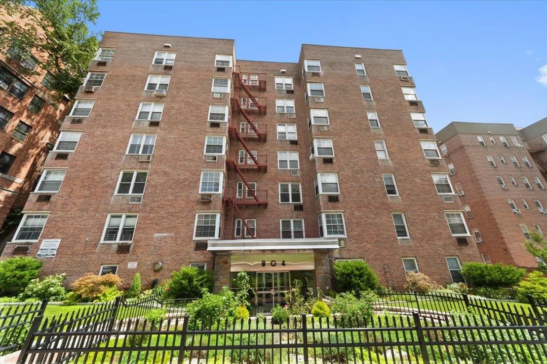 Photo of Unit 3E at 804 Bronx River