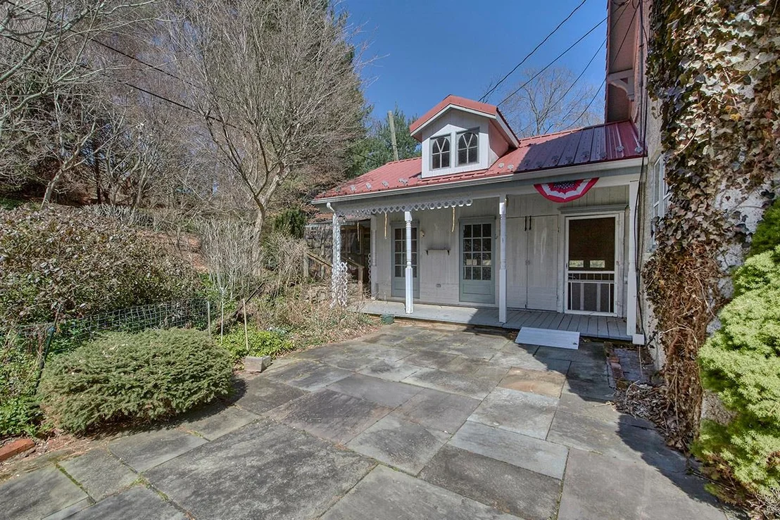 Photo of 10 Leroy Place