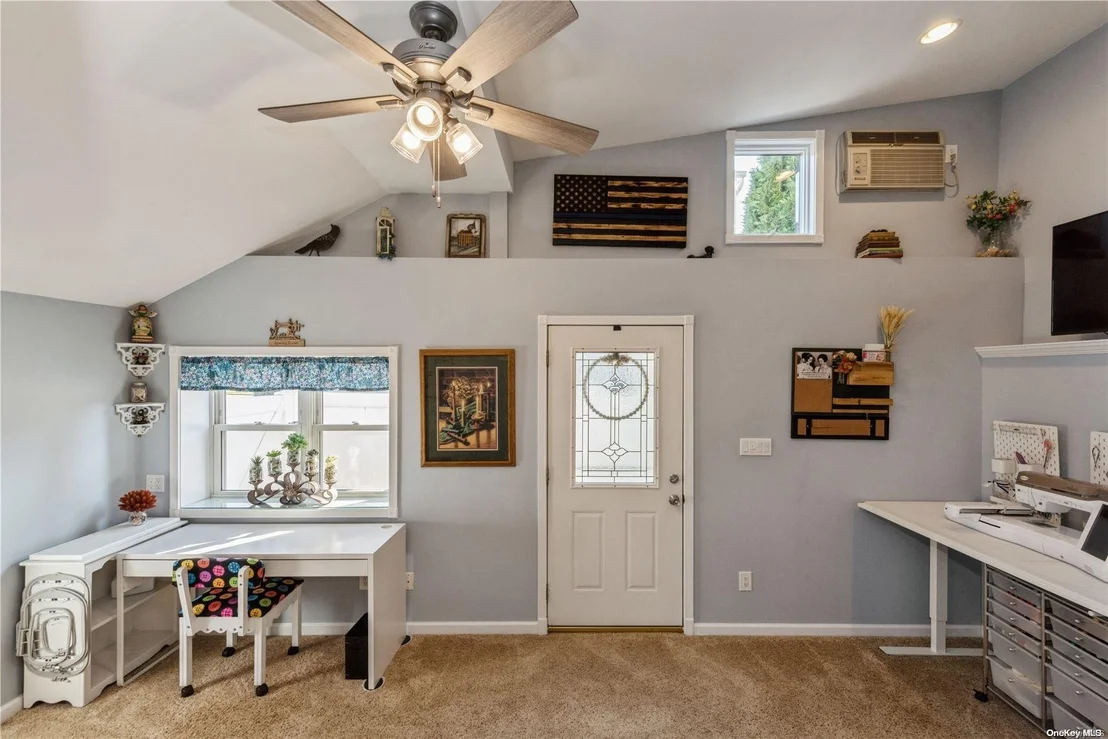 Photo of 9 W Roydon Drive