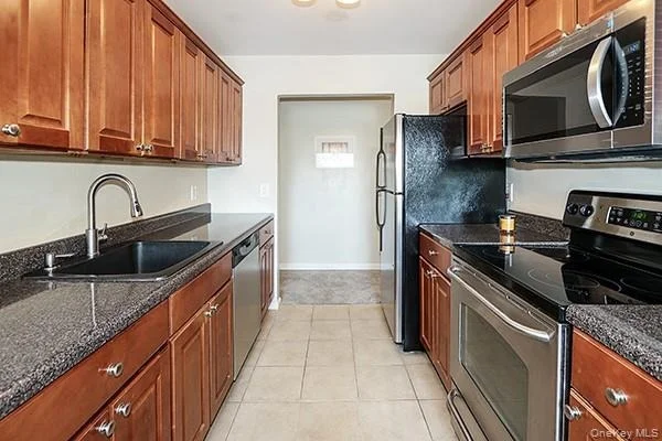 Photo of Unit 19B at 2449 Union Boulevard