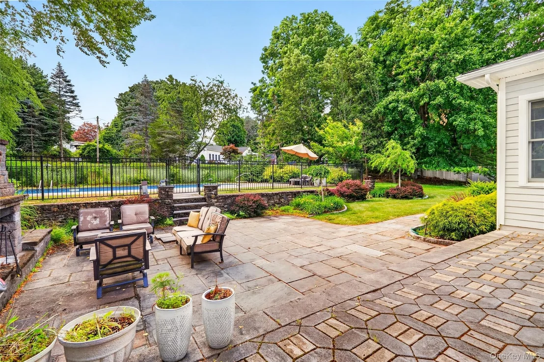 Photo of 12 Meadowview Lane