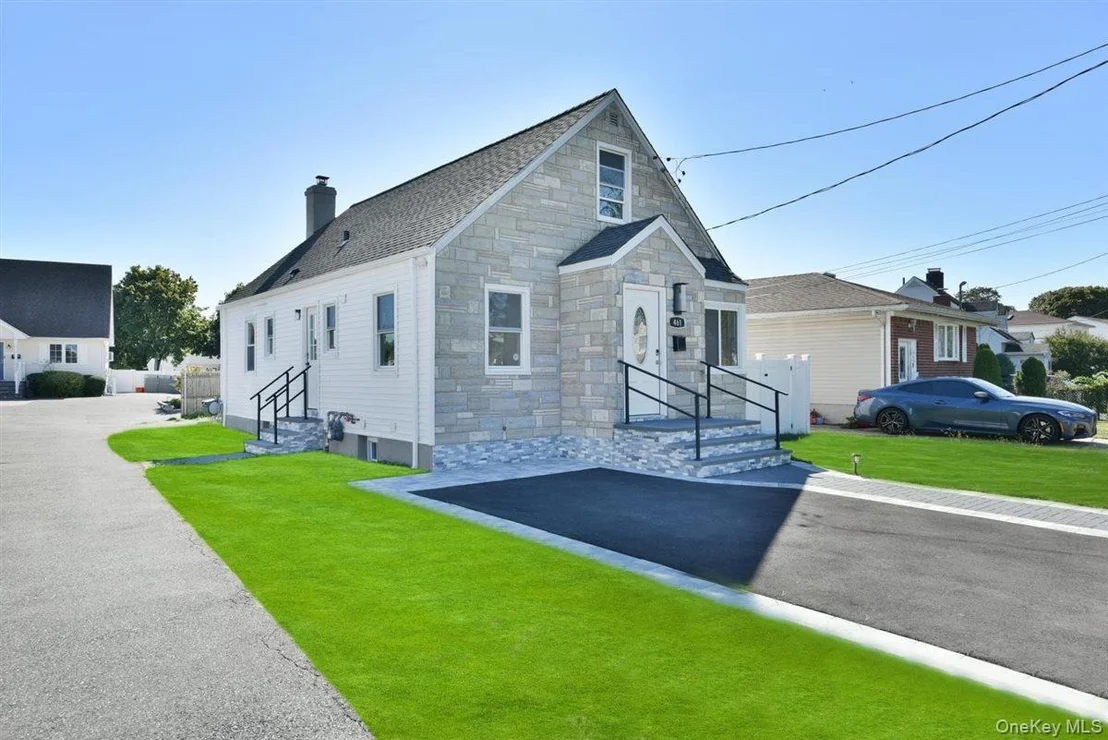Photo of 461 Pinebrook Avenue