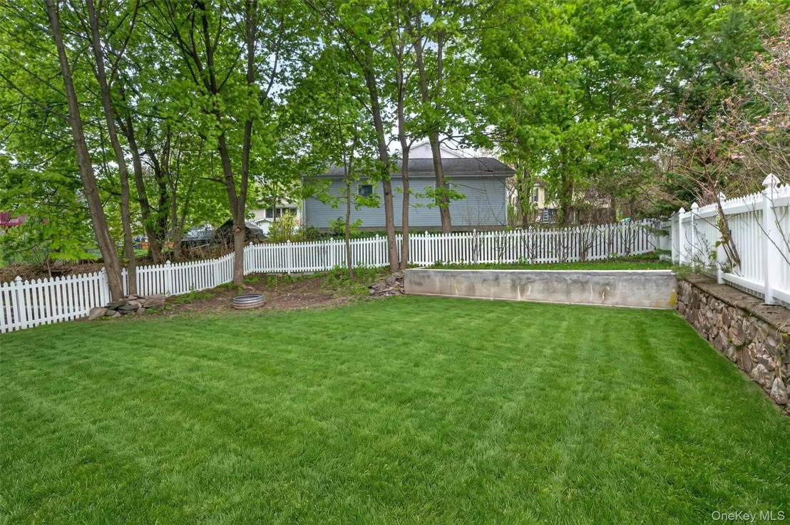 Photo of 21 Lakeview Drive