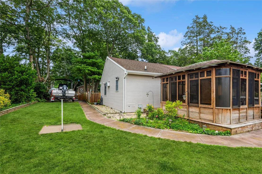 Photo of 120 Lynbrook Drive