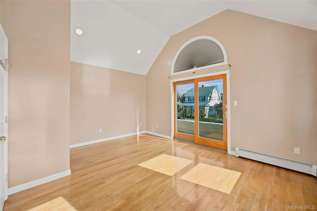 Photo of 33 3rd Avenue