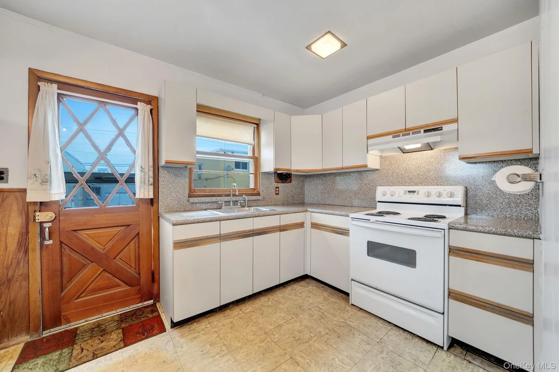 Photo of 6 Lippold Street