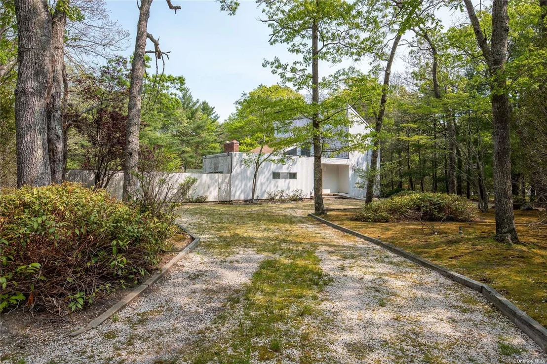 Photo of 20 Midhampton Avenue