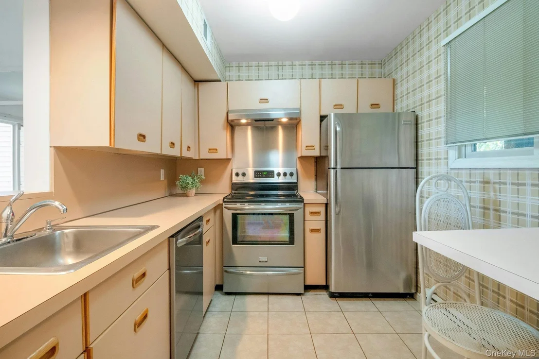 Photo of 605 Eagle Bay Drive
