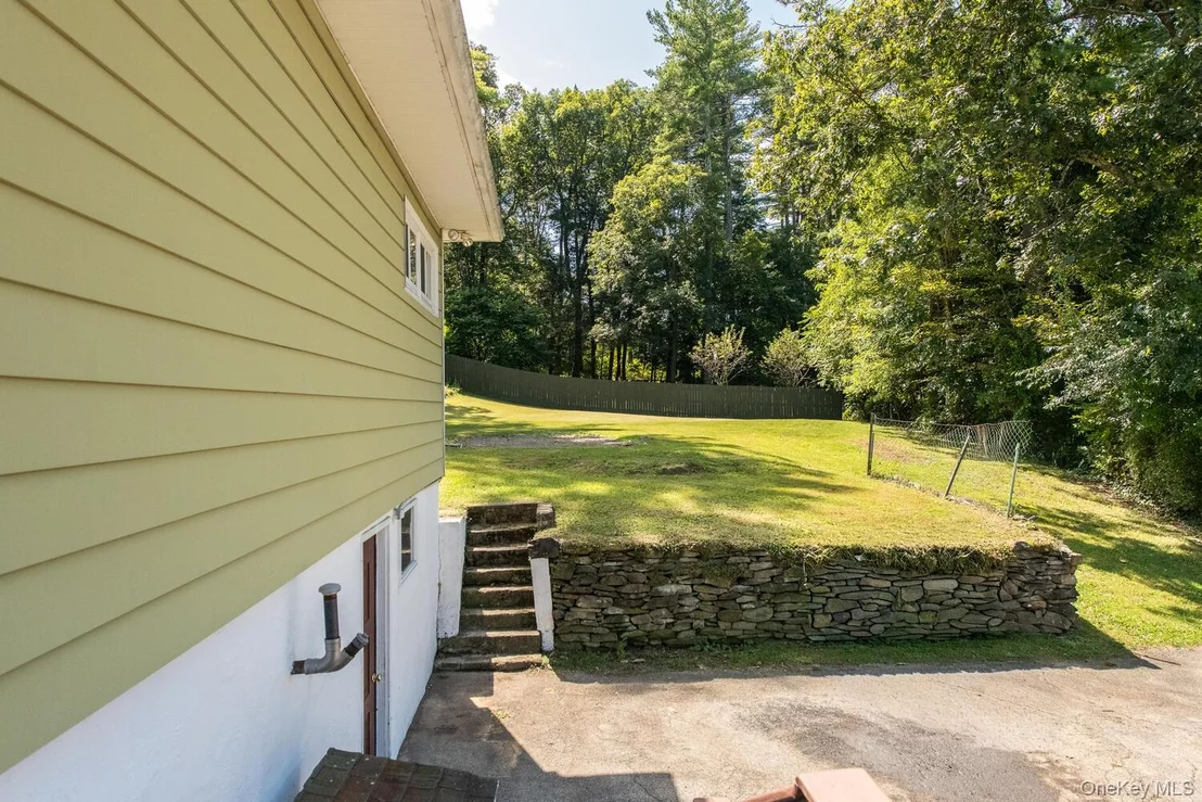 Photo of 44 Pine Woods Road
