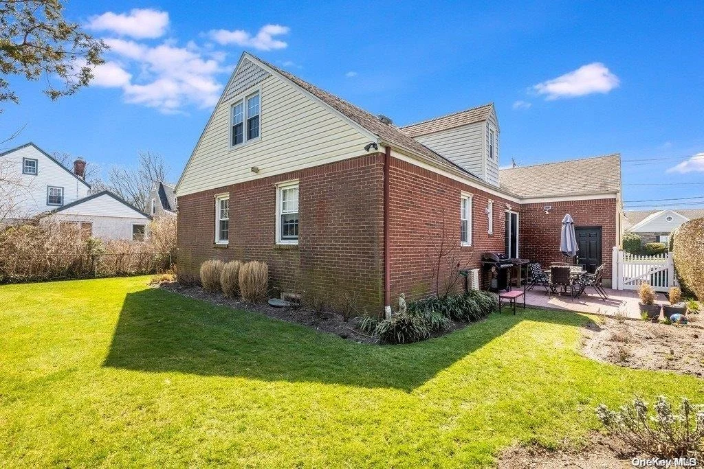 Photo of 15 Rowe Avenue