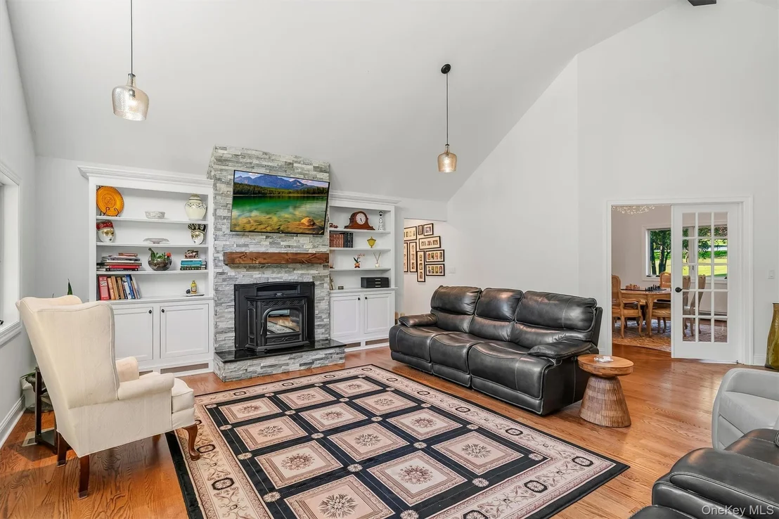 Photo of 12 Whitefield Avenue