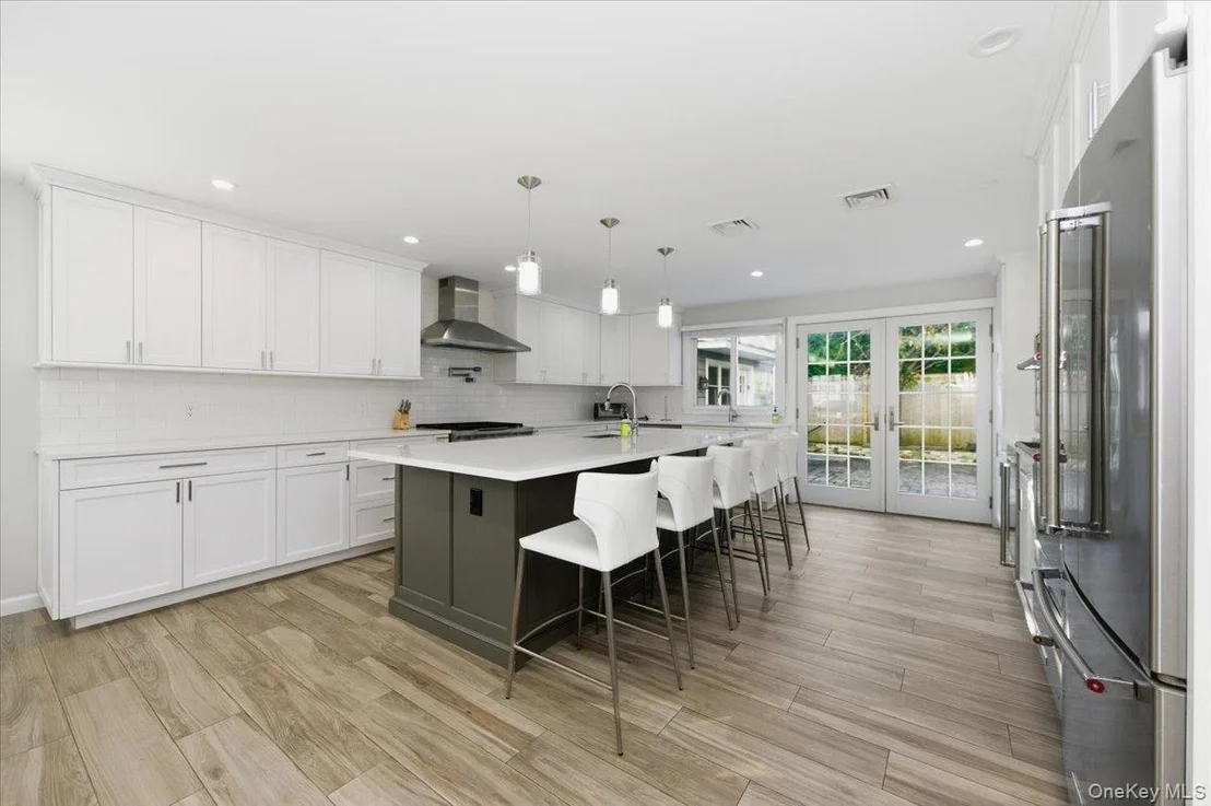 Photo of 1697 Bay Boulevard