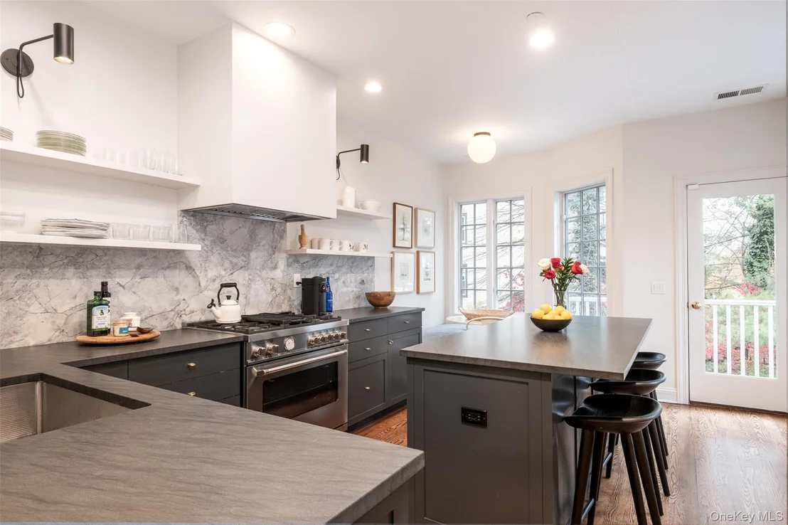 Photo of 39 1st Street