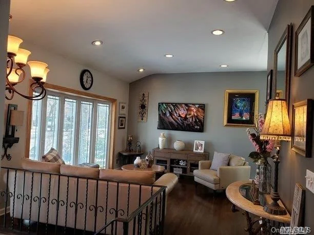 Photo of 6 Hollywood Drive