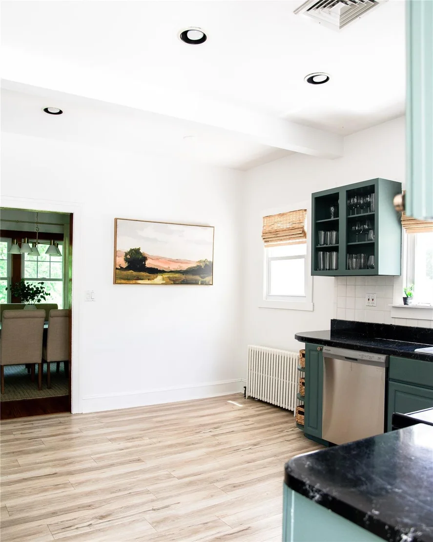 Photo of 222 Lakeside Road