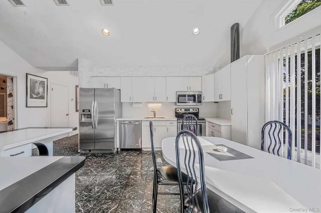 Photo of 48 Oak Avenue