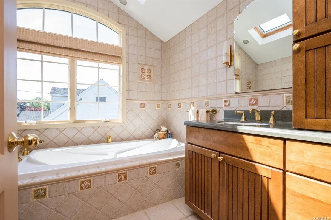 Photo of 467 Freeman Avenue