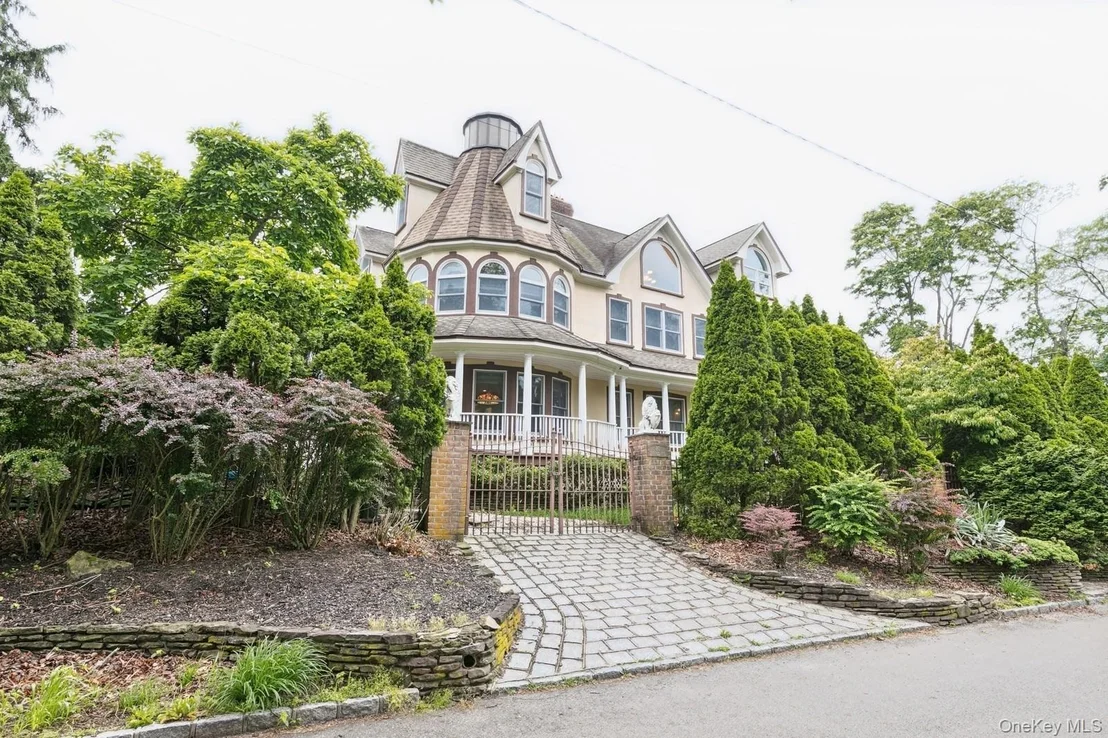 Photo of 80 Soundview Drive