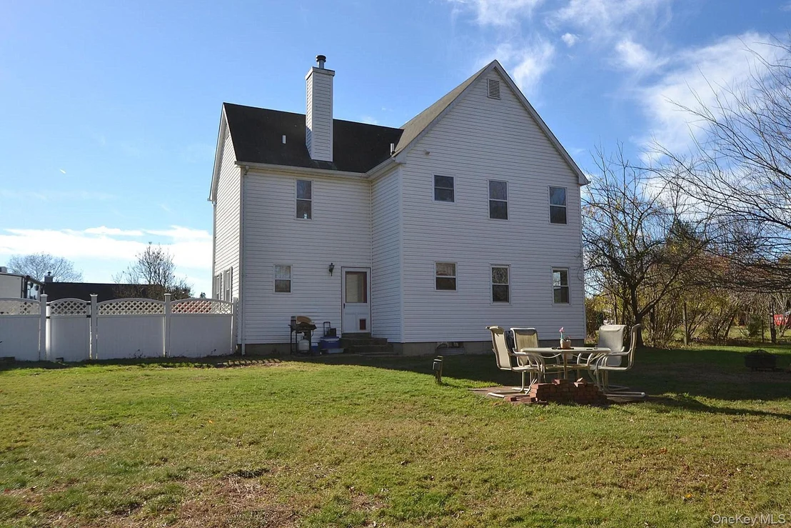 Photo of 72 Old Farm Road