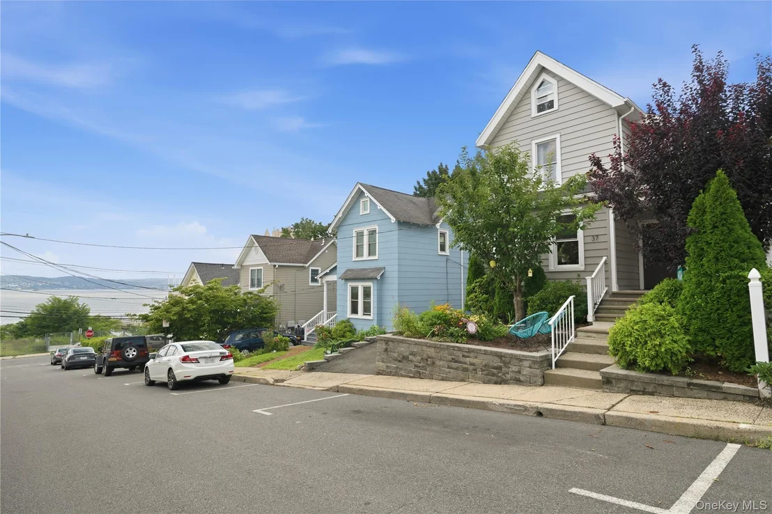 Photo of 37 Lydecker Street