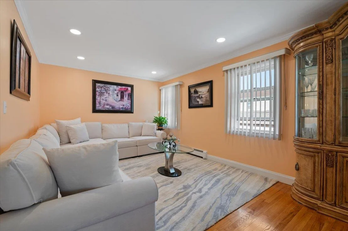 Photo of 918 Clay Street