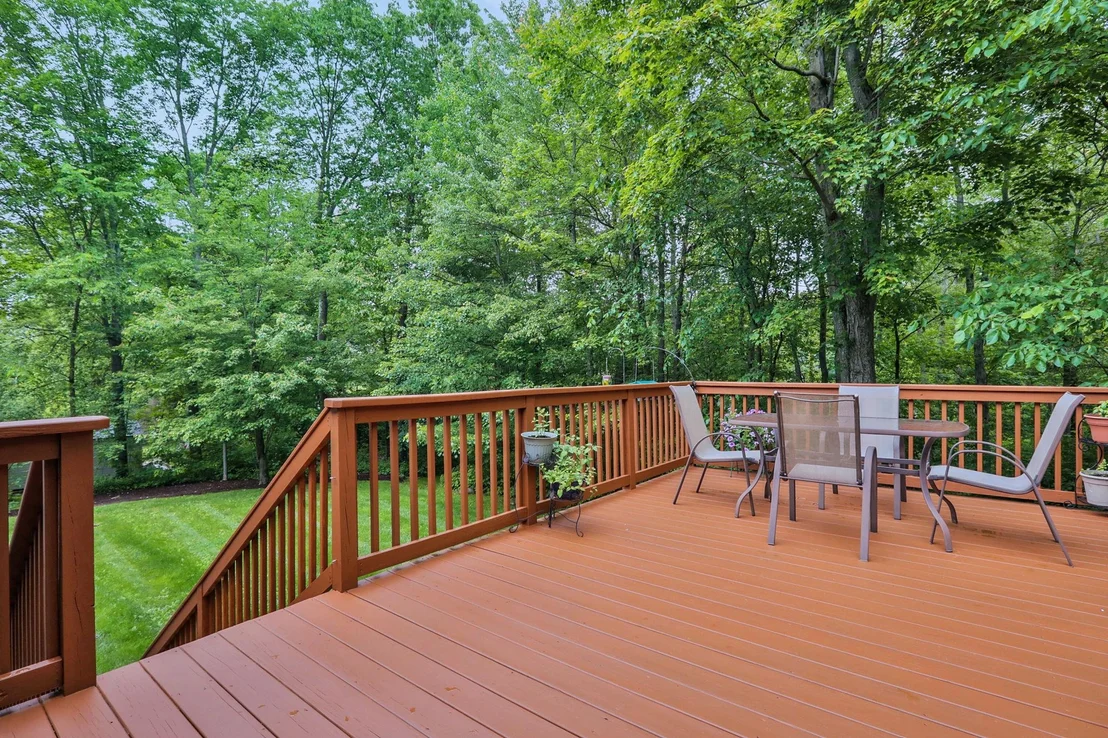 Photo of 390 LAKESIDE Road