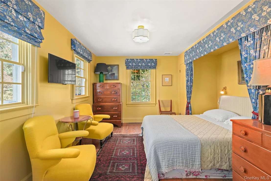 Photo of 19 Winfield Avenue