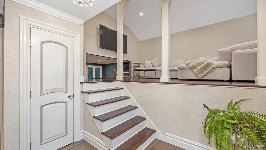 Photo of 2876 Shore Road