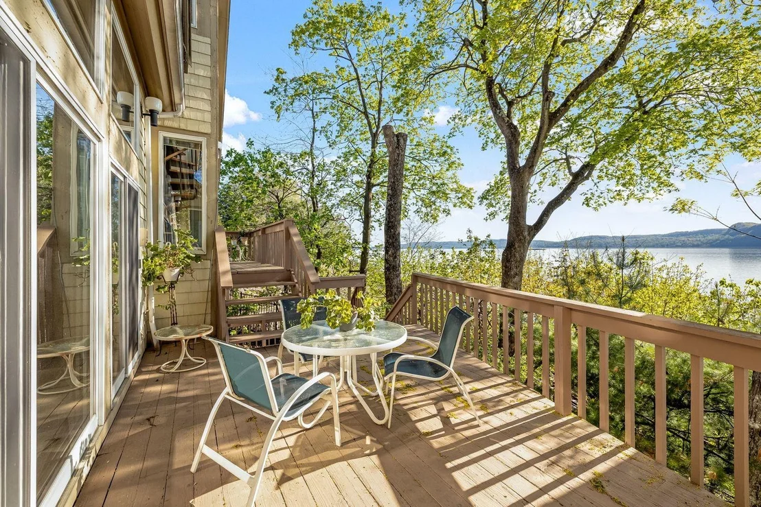 Photo of 444 River Road