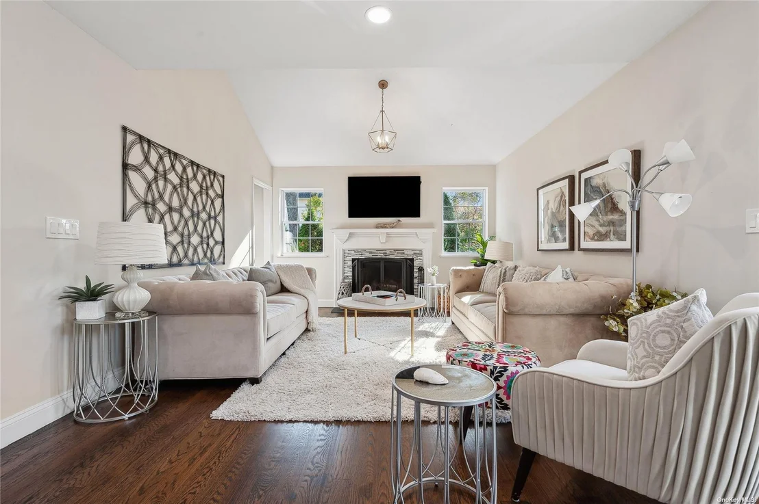 Photo of 19 Summit Boulevard