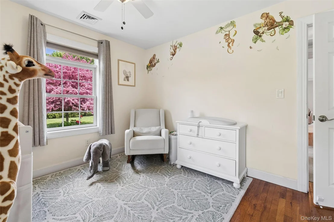 Photo of 1039 Middle Road