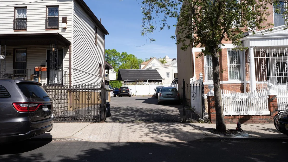 Photo of 2771 Marion Avenue