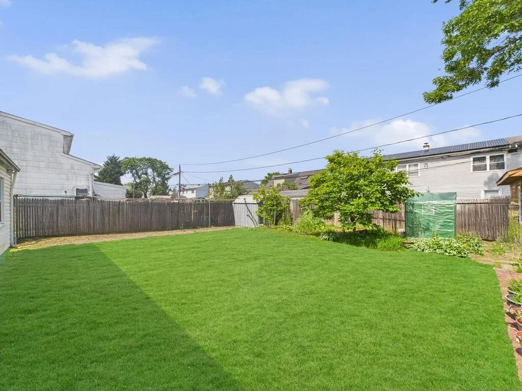 Photo of 335 Loring Road