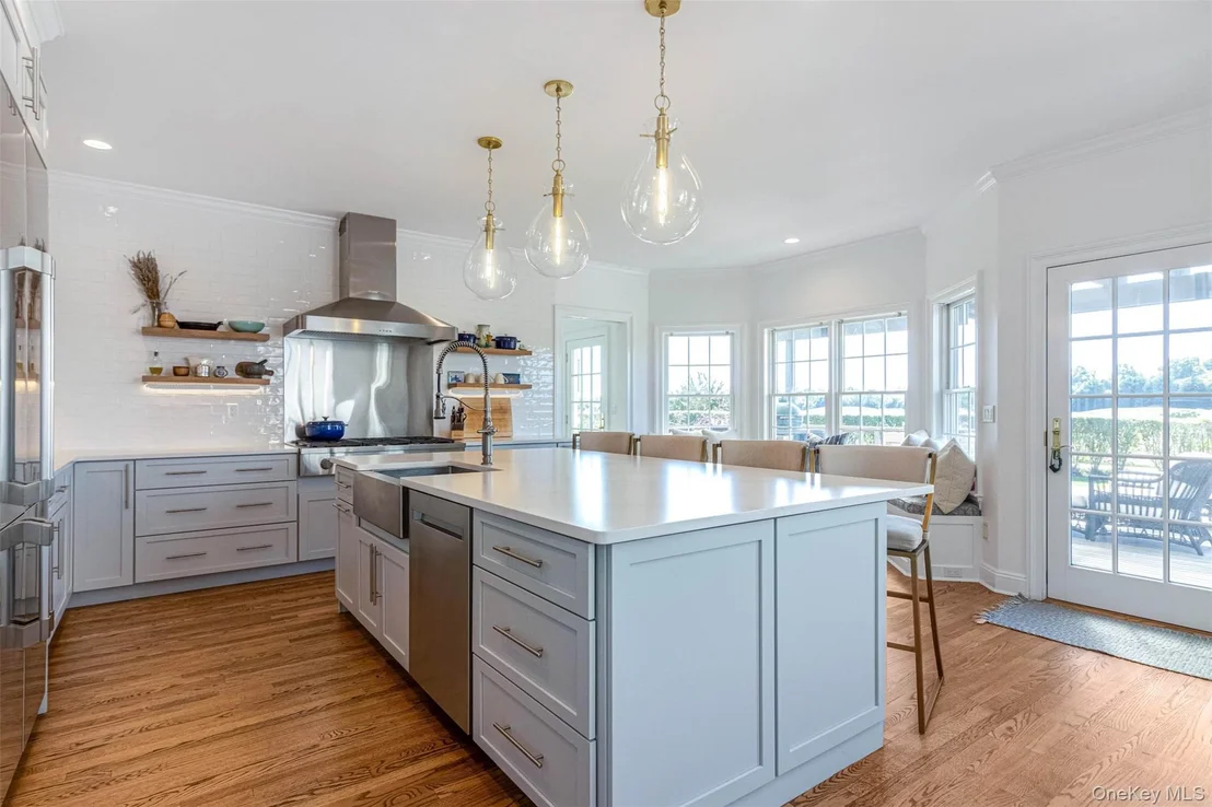 Photo of 350 Laurel Way