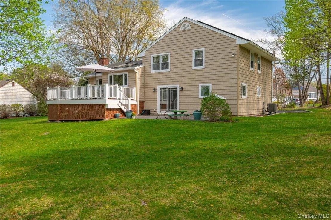 Photo of 8 Fairlawn Parkway