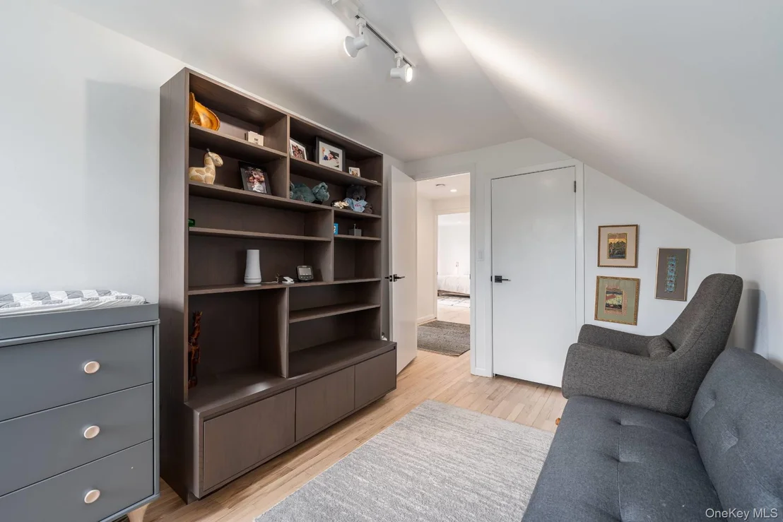 Photo of 213 Herricks Lane