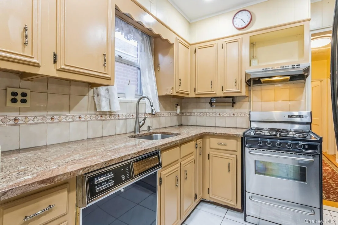 Photo of 4121 Grace Avenue
